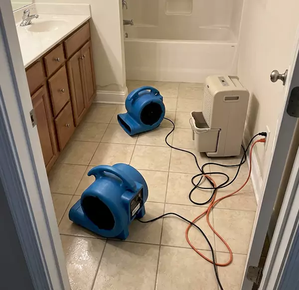 Why Homeowners & Businesses Choose Gilbert Water Damage Pro for Flooded Bathroom Services in Gilbert, AZ?